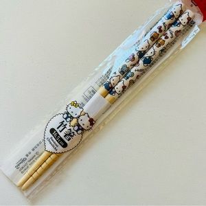Hello kitty chopsticks for a girl! Perfect for practicing using chopsticks.